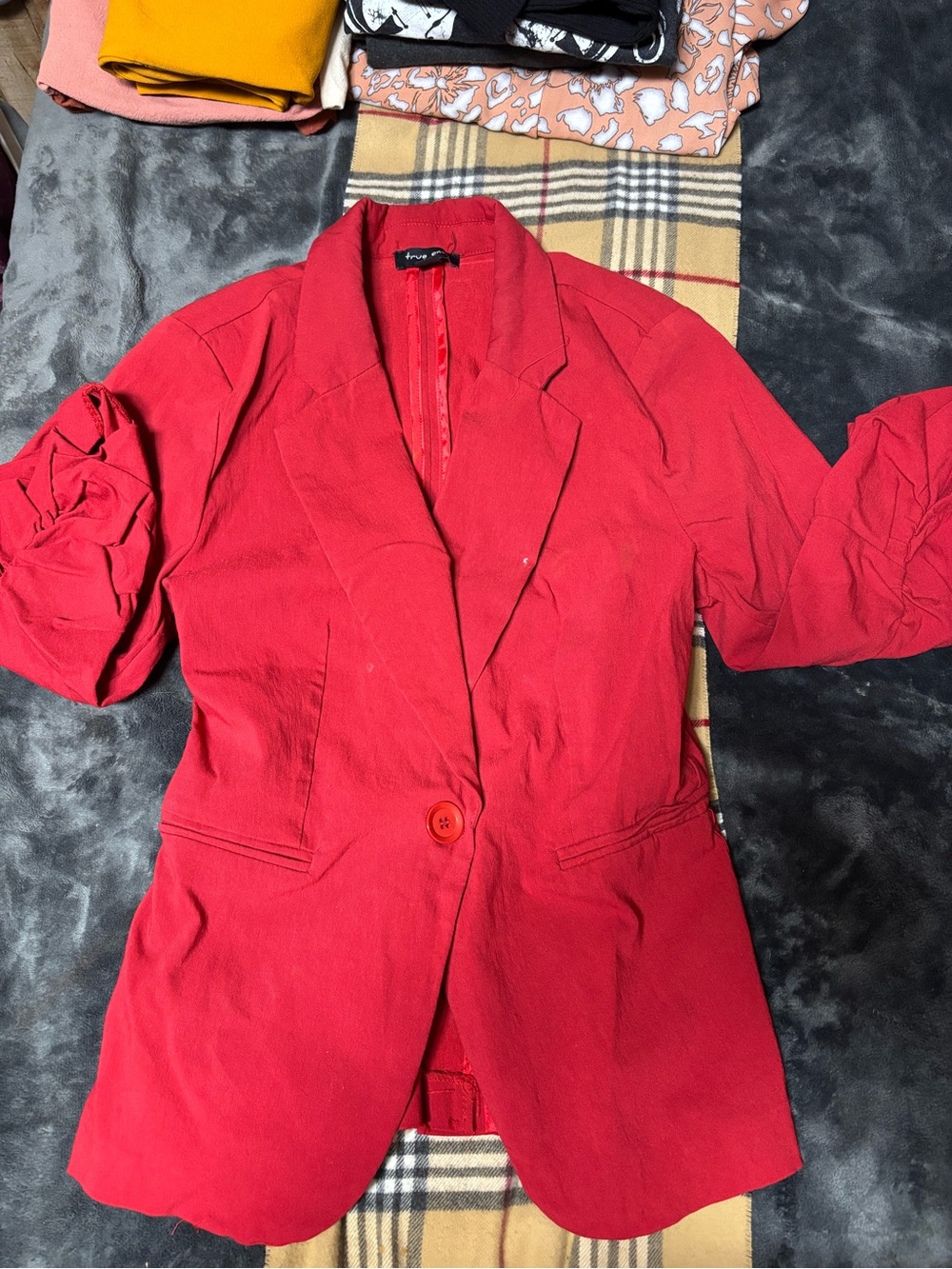 Women's Red Single-Button Ruched Sleeve Blazer